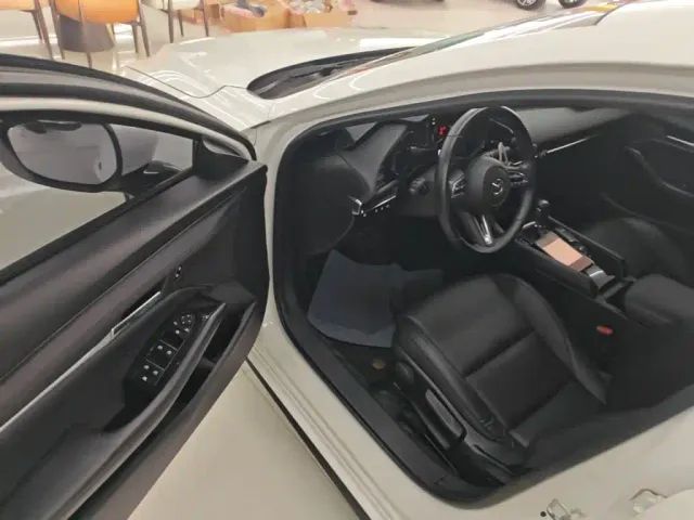Mazda Axela — Фото автомобиля 15