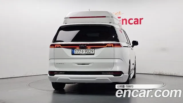 Kia Carnival Generation 4 — Фото автомобиля 4