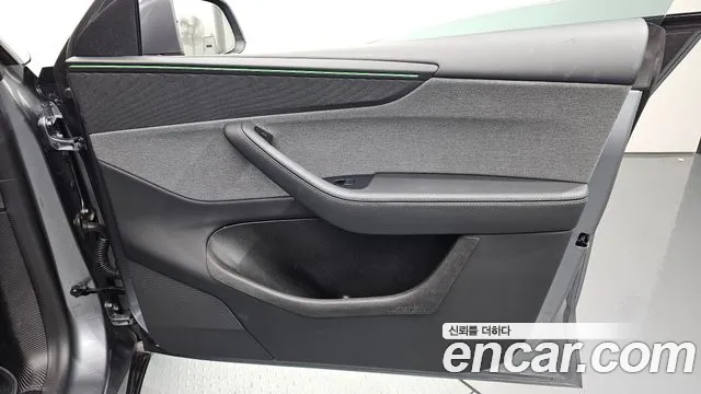 Tesla Model Y — Фото автомобиля 11