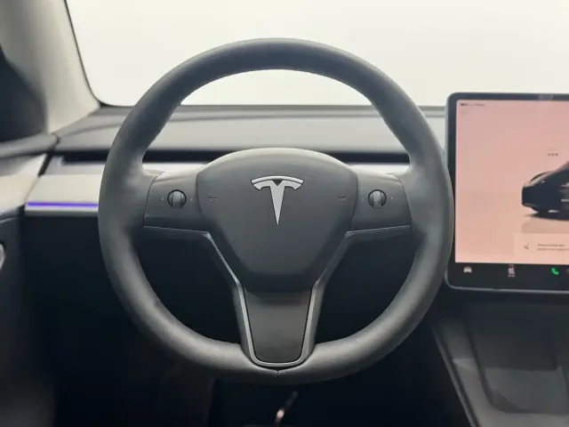 Tesla Model Y — Фото автомобиля 7