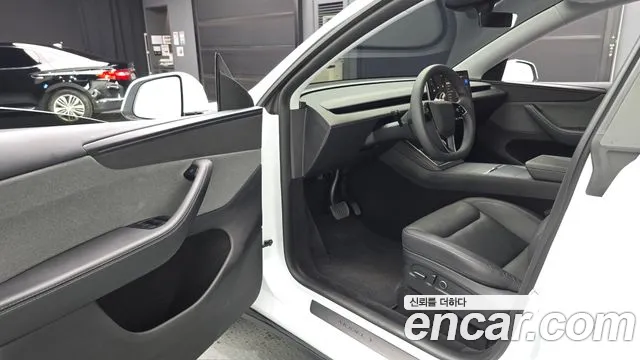 Tesla Model Y — Фото автомобиля 10
