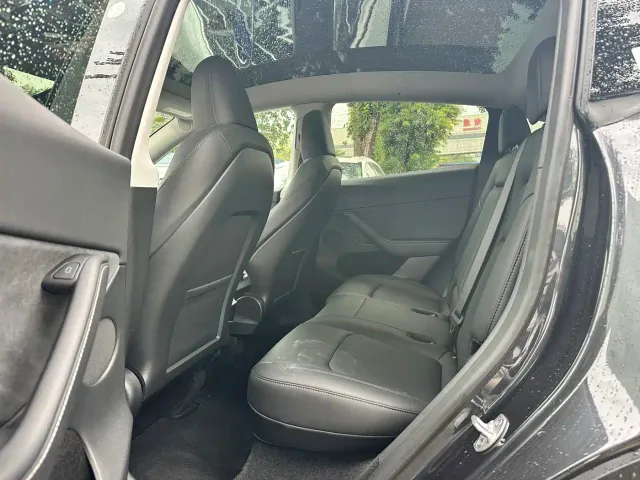 Tesla Model Y — Фото автомобиля 5