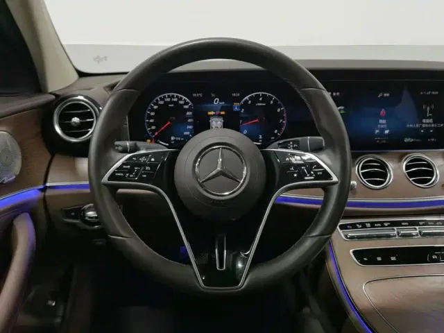 Mercedes-Benz E-Class — Фото автомобиля 11