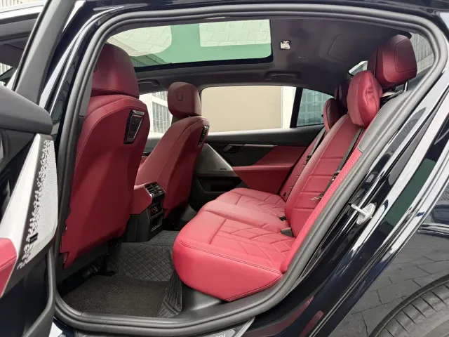 BMW 5 Series — Фото автомобиля 22