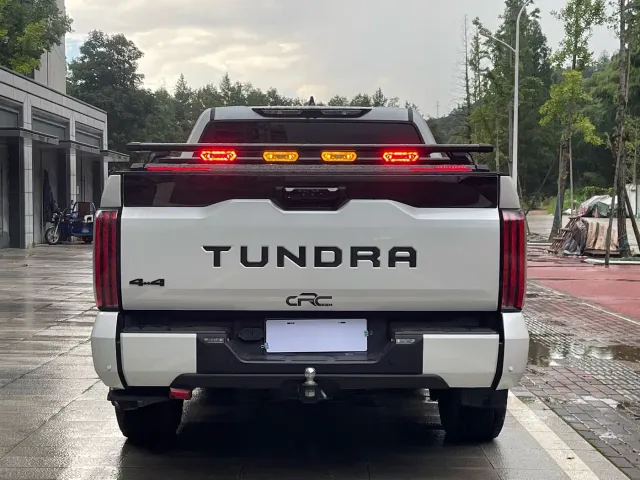 Toyota Sequoia — Фото автомобиля 5