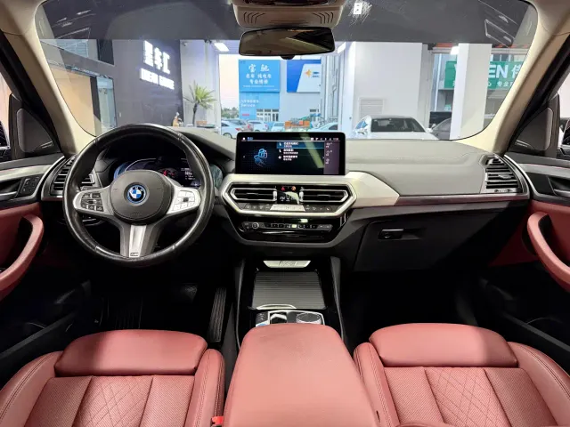 BMW iX3 — Фото автомобиля 6