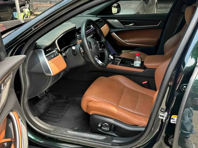 Jaguar XFL — Фото автомобиля 4