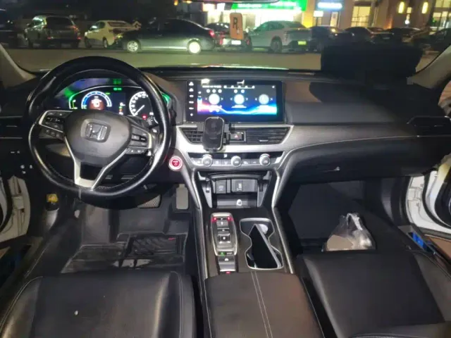 Honda Accord — Фото автомобиля 10