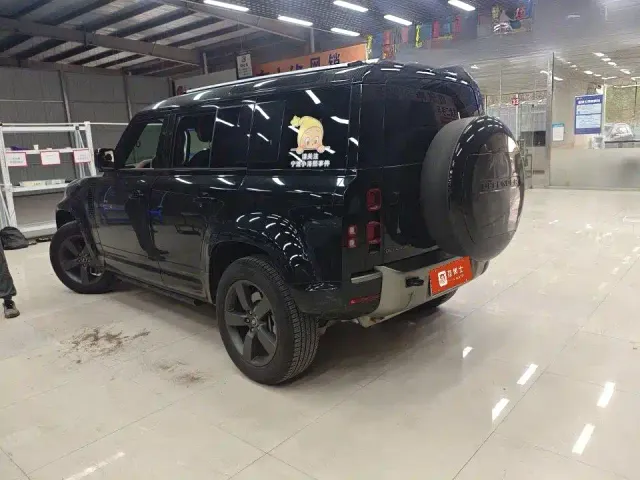 Land Rover Defender — Фото автомобиля 7