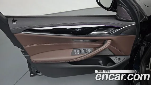 BMW 5 Series G30 — Фото автомобиля 12