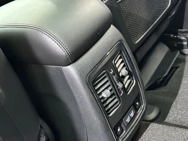 Jeep Grand Cherokee — Фото автомобиля 21