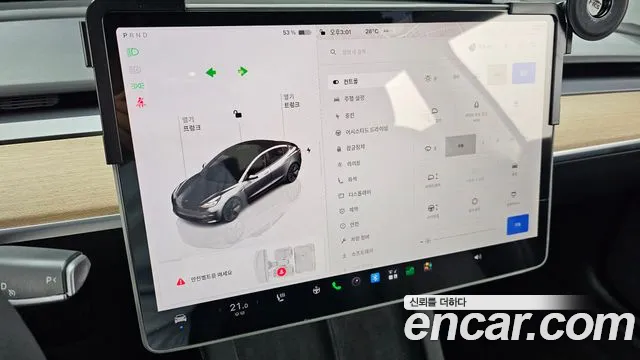 Tesla Model 3 — Фото автомобиля 16