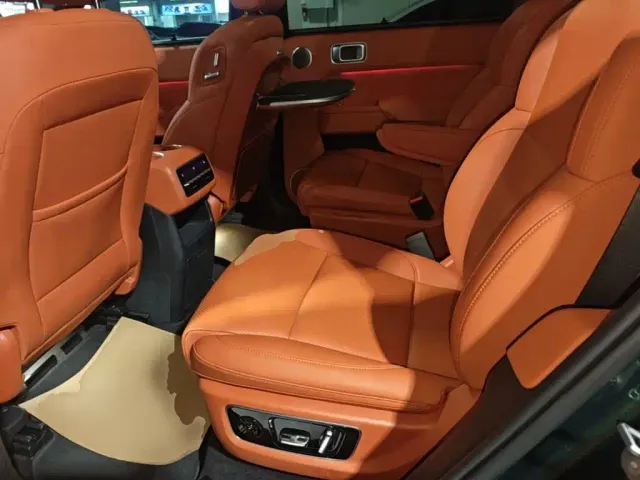 Li Auto L8 — Фото автомобиля 16