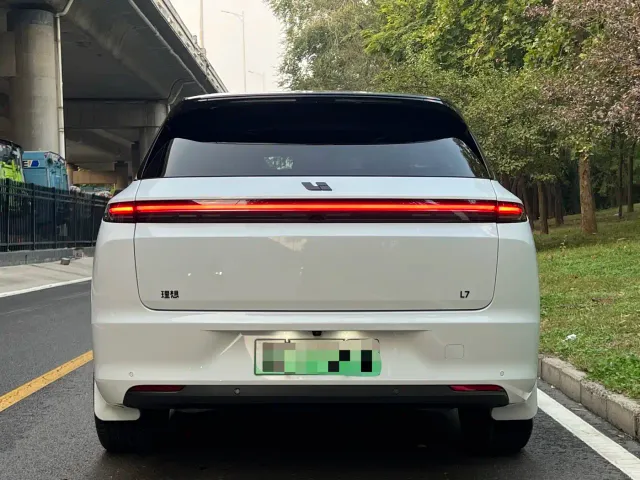Li Auto L7 — Фото автомобиля 5