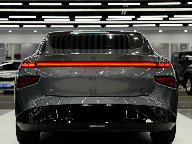 Xpeng P7 — Фото автомобиля 5