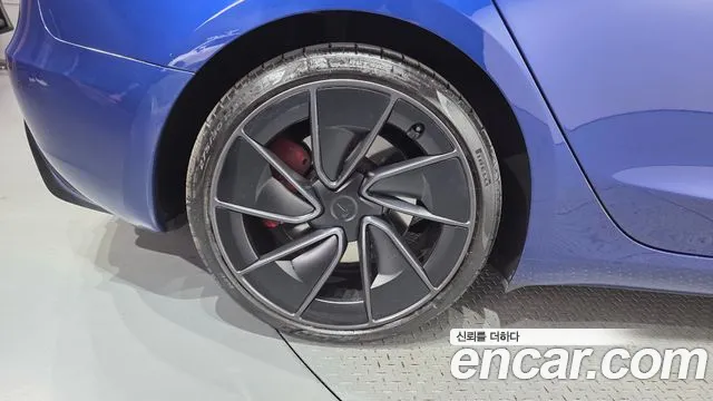 Tesla Model 3 — Фото автомобиля 5