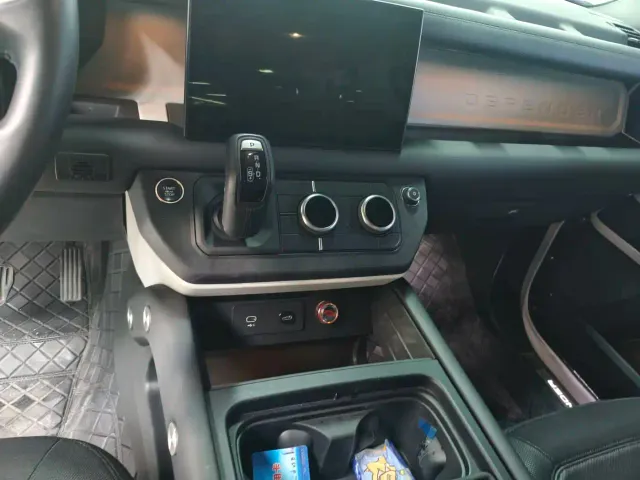 Land Rover Defender — Фото автомобиля 6