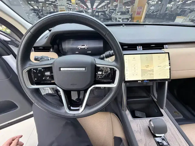 Land Rover Discovery Sport — Фото автомобиля 8