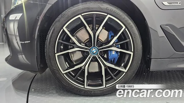 BMW 5-Series 5 серия (G30) — Фото автомобиля 4