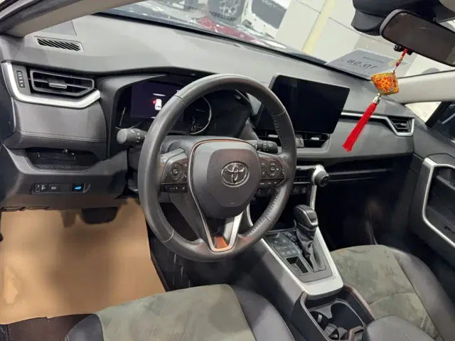 Toyota RAV4 — Фото автомобиля 2
