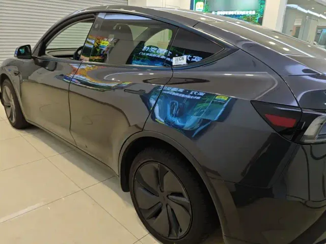 Tesla Model Y — Фото автомобиля 4