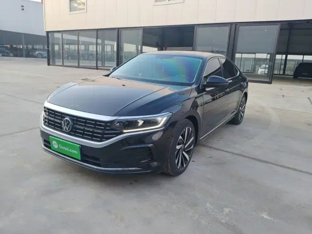 Volkswagen Passat — Фото автомобиля 14