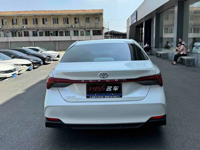 Toyota Avalon — Фото автомобиля 8