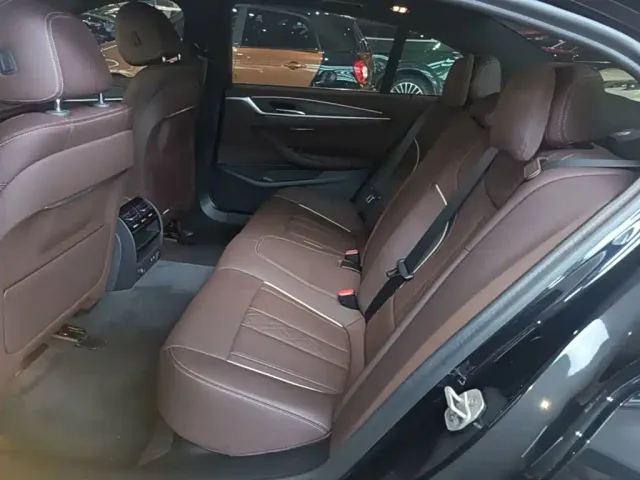 BMW 5 Series — Фото автомобиля 16