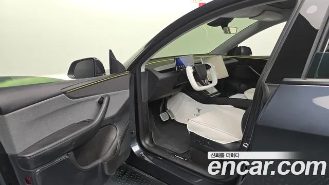 Tesla Model Y — Фото автомобиля 10