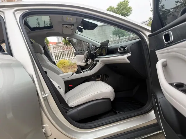 Geely Galaxy Stellar 6 — Фото автомобиля 11