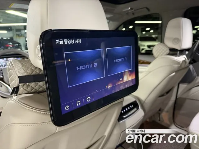 Cadillac Escalade Generation 5 — Фото автомобиля 16