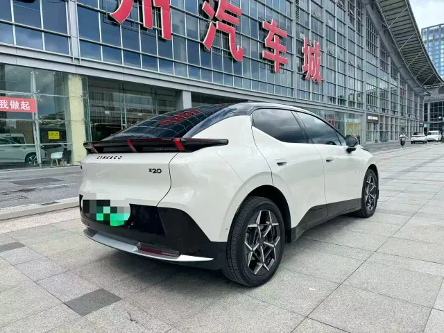 Lynk & Co Z20 — Фото автомобиля 7
