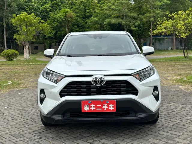 Toyota RAV4 — Фото автомобиля 2