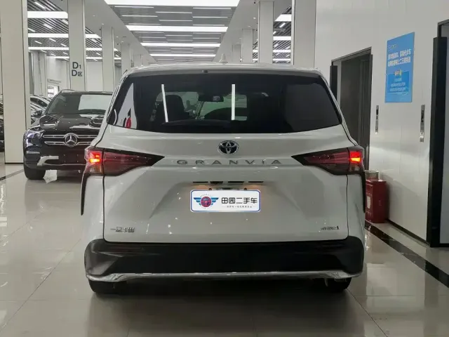 Toyota Granvia — Фото автомобиля 5