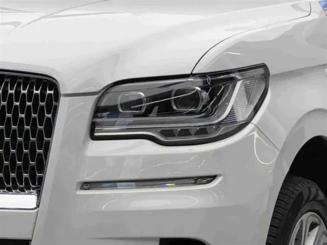 Lincoln Navigator — Фото автомобиля 3