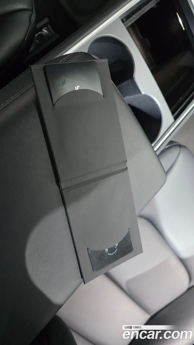 Tesla Model 3 — Фото автомобиля 25