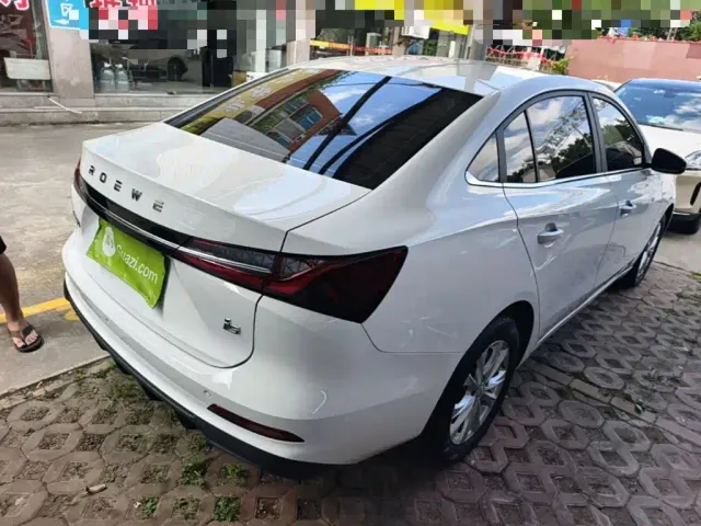 Roewe i5 — Фото автомобиля 6