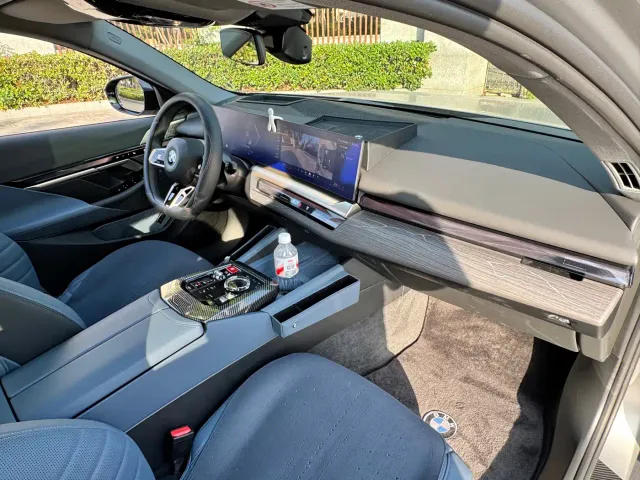 BMW 5 Series — Фото автомобиля 8