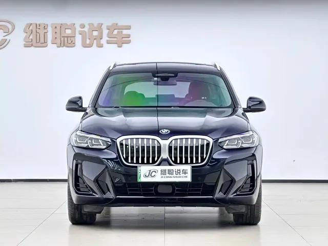 BMW iX3 — Фото автомобиля 2