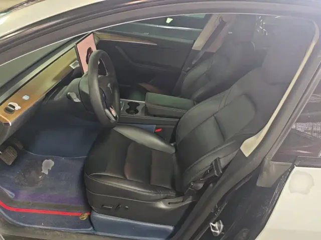 Tesla Model Y — Фото автомобиля 14