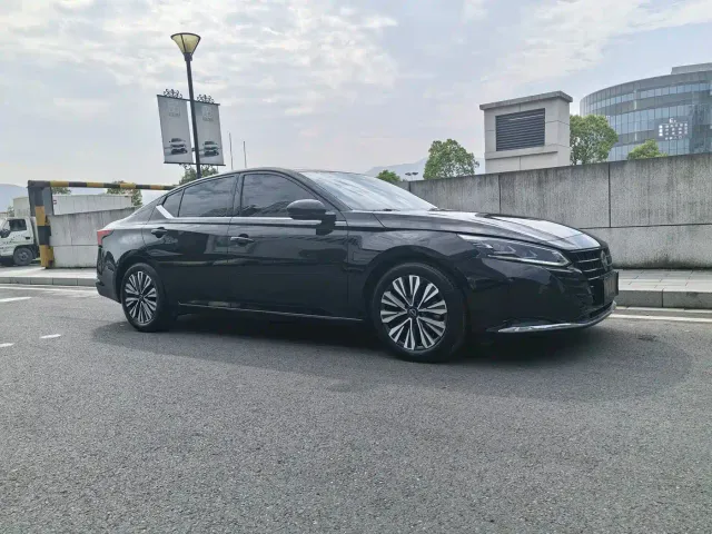 Nissan Teana — Фото автомобиля 3