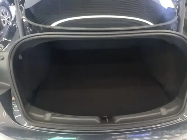 Tesla Model 3 — Фото автомобиля 18