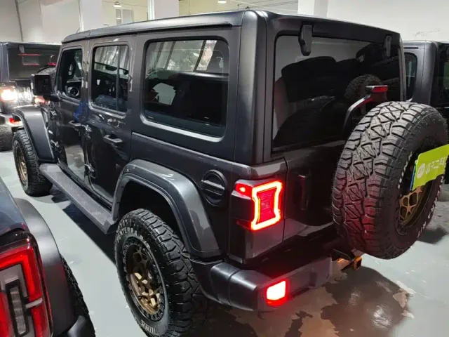 Jeep Wrangler — Фото автомобиля 4