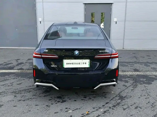 BMW i5 — Фото автомобиля 4