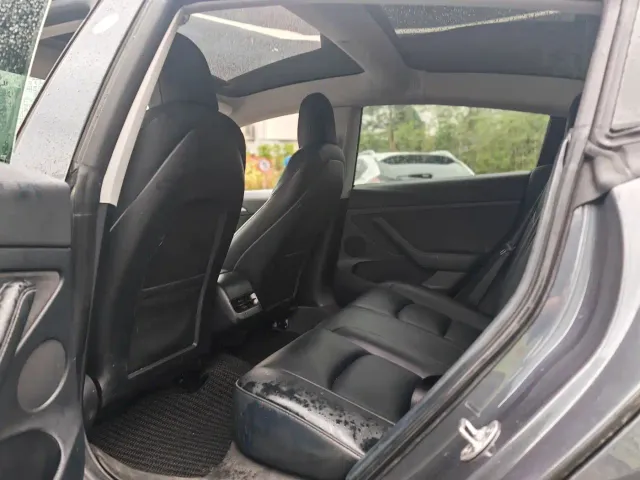 Tesla Model 3 — Фото автомобиля 9