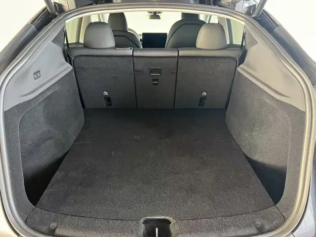Tesla Model Y — Фото автомобиля 8