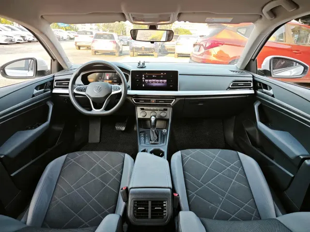 Volkswagen Lavida — Фото автомобиля 10