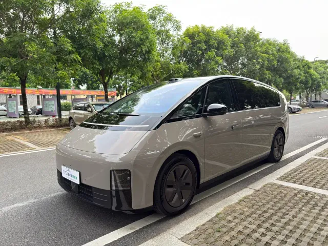 Фотография автомобиля — Li Auto MEGA