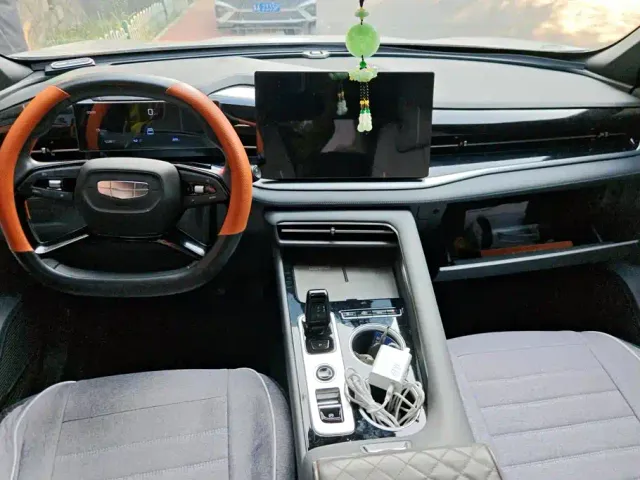 Geely Boyue — Фото автомобиля 12