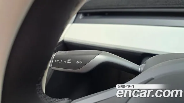 Tesla Model Y — Фото автомобиля 18